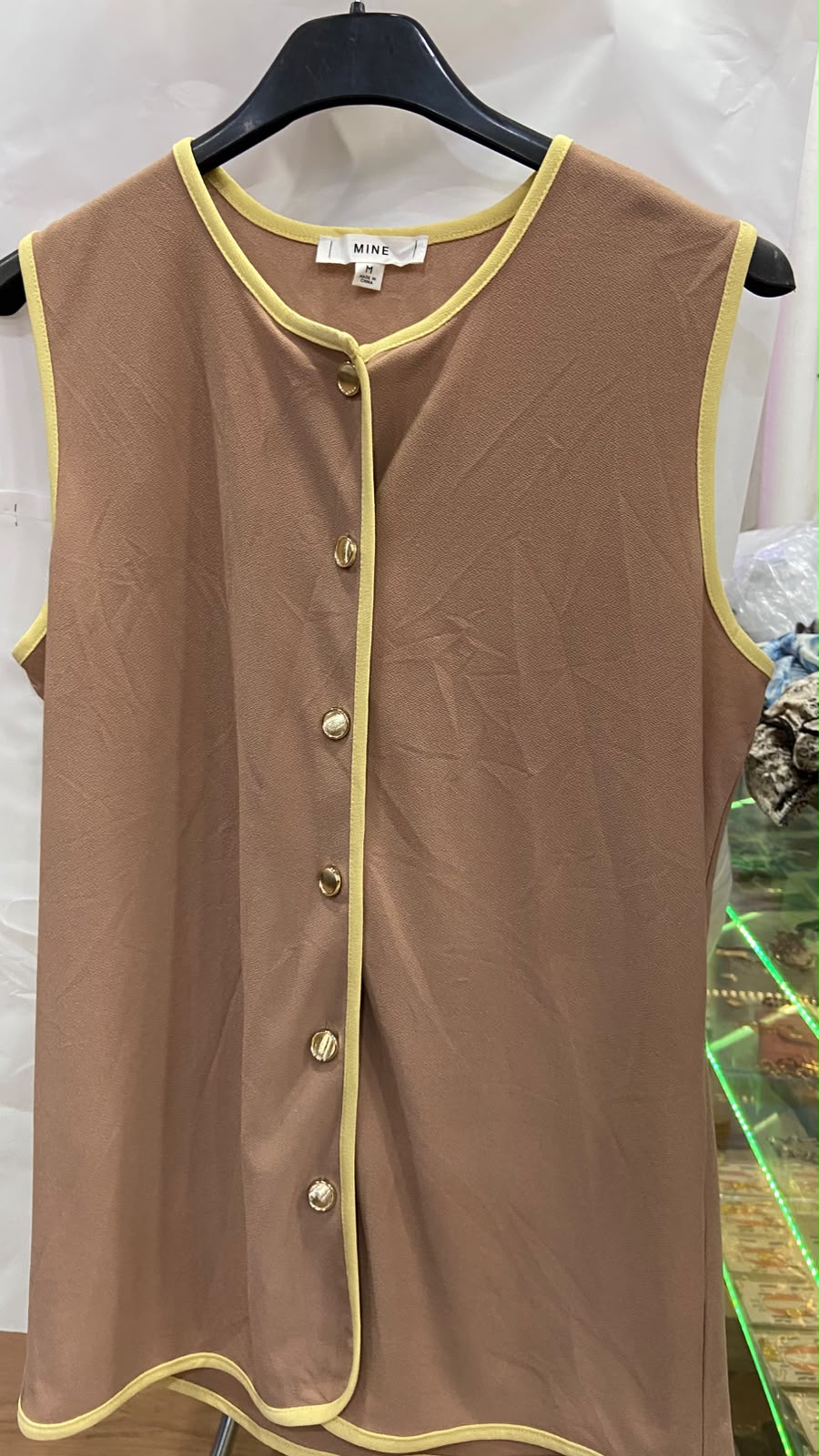 Brown Sleeveless Button-Up Top with Contrast Trim