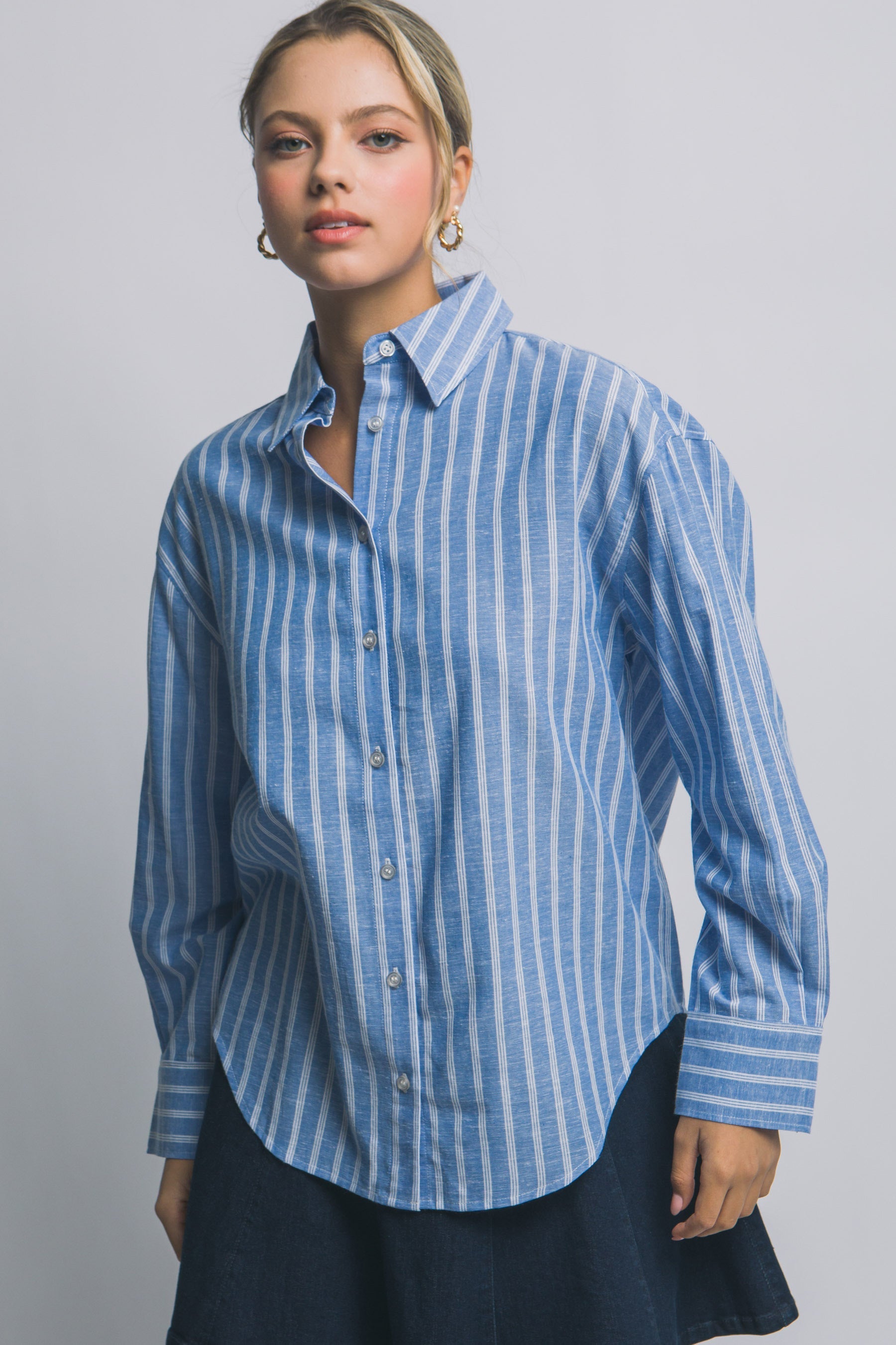 Camisa Oversized de Rayas Azules con Botones y Manga Larga para Mujer