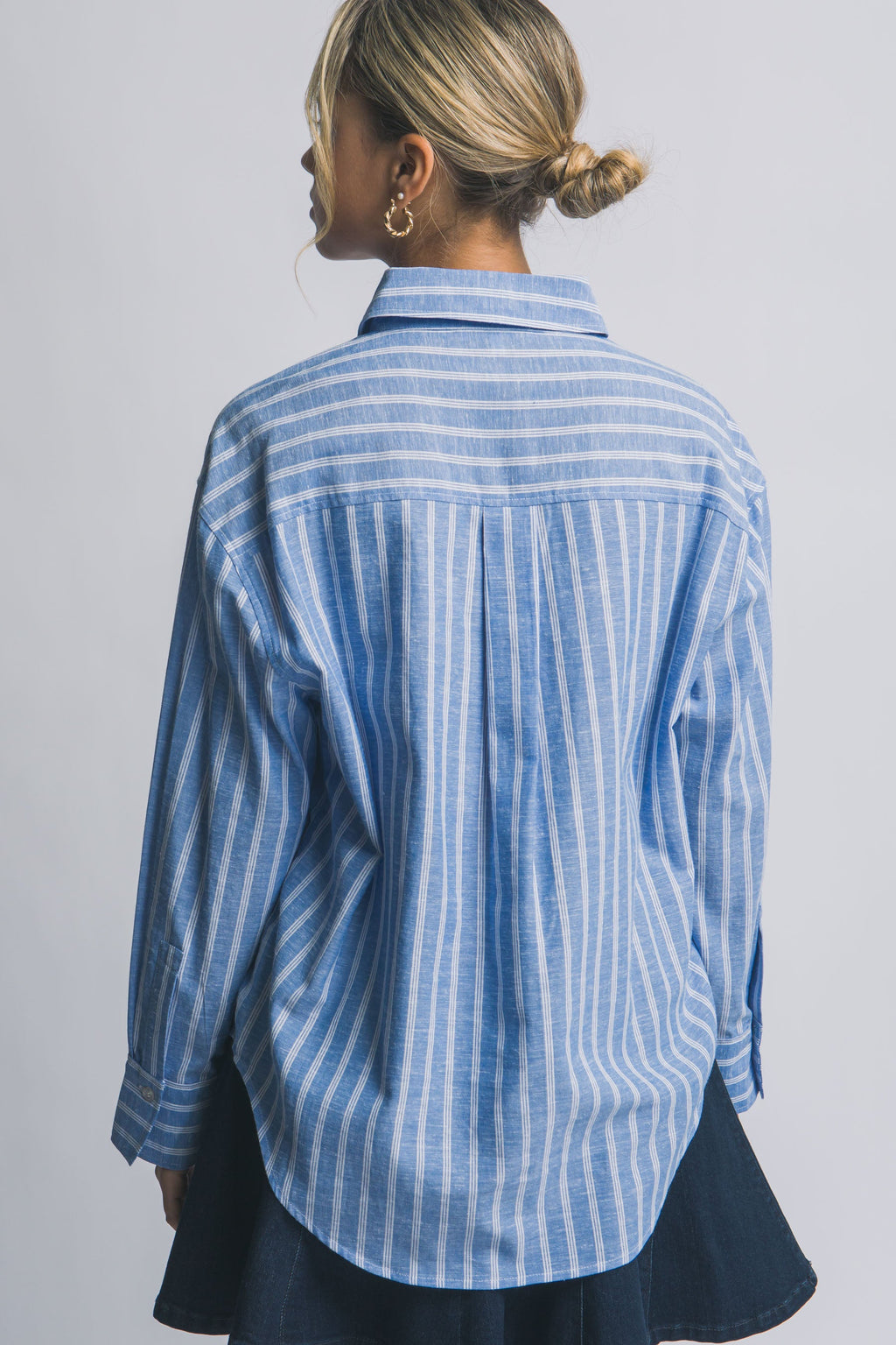 Camisa Oversized de Rayas Azules con Botones y Manga Larga para Mujer