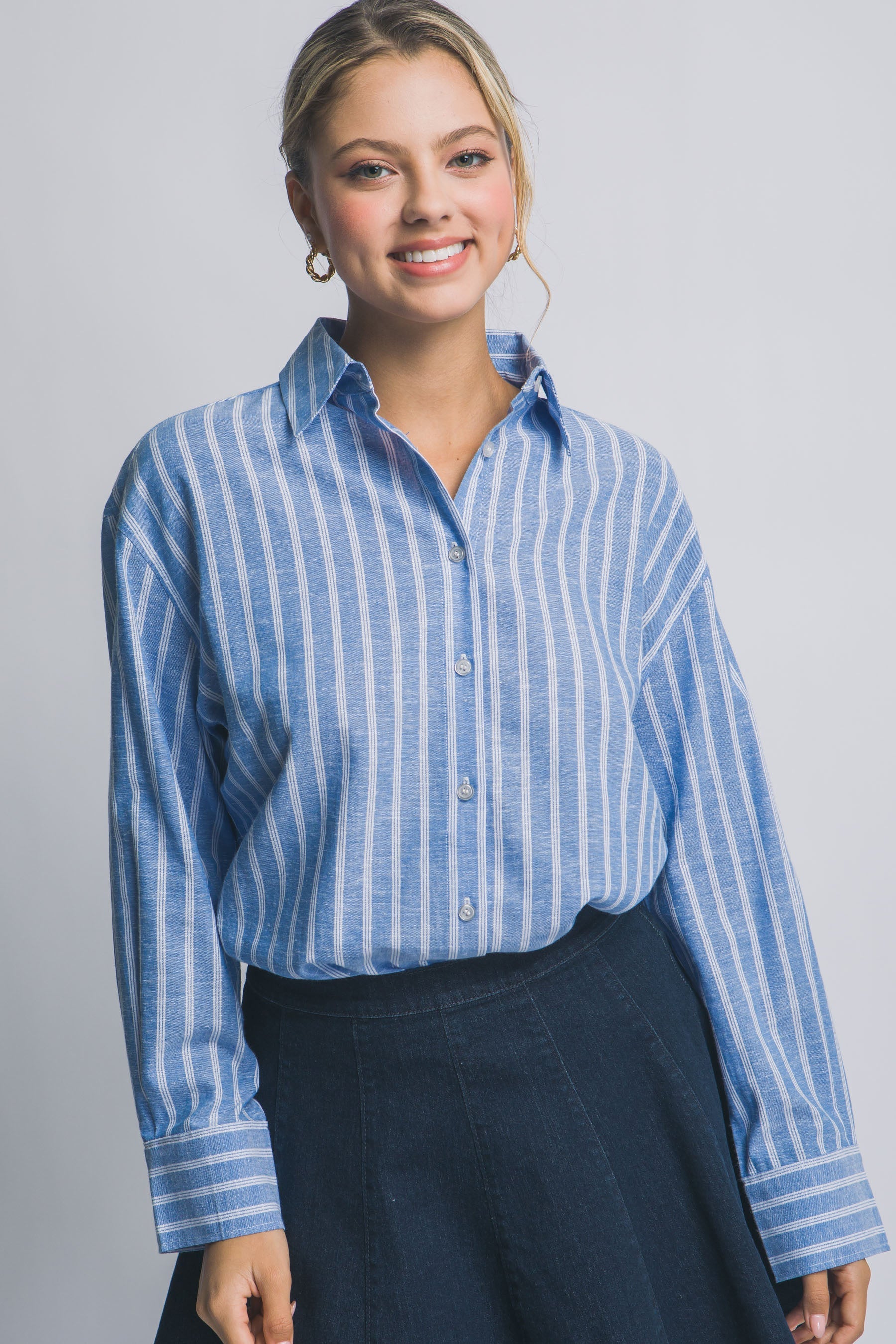 Camisa Oversized de Rayas Azules con Botones y Manga Larga para Mujer