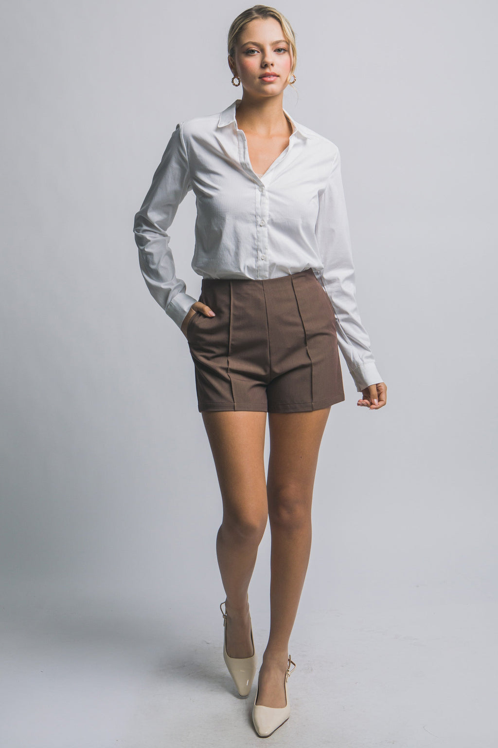 Shorts de tiro alto color café para mujer