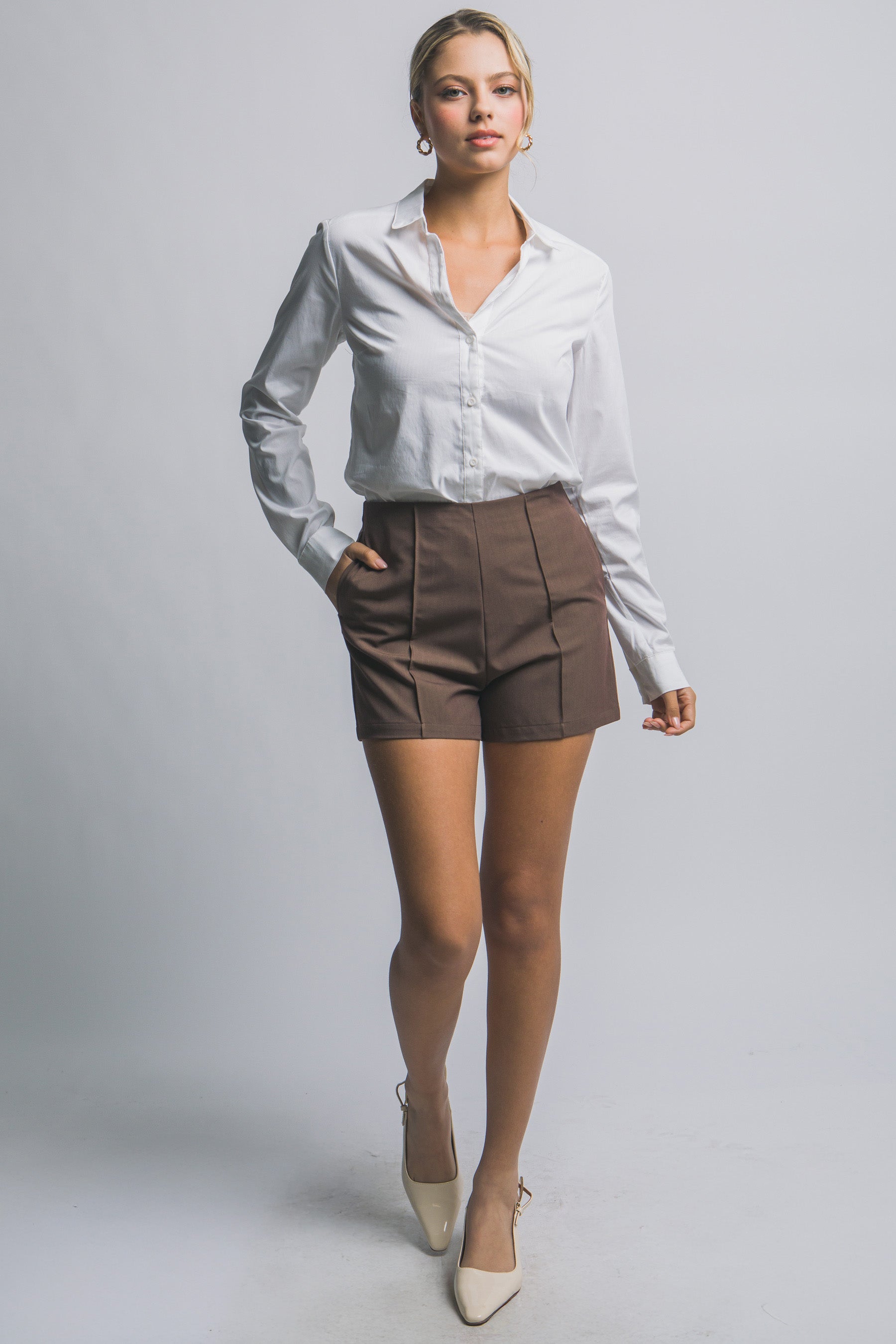 Shorts de tiro alto color café para mujer