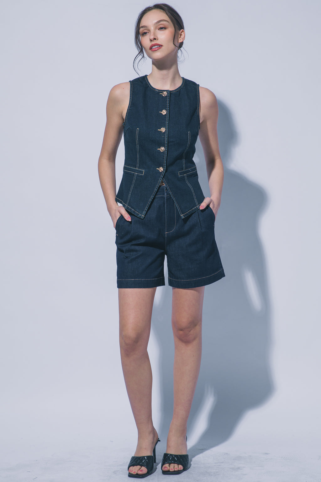 Women's Classic Crew-Neck Denim Vest - Stylish Sleeveless Jean Jacket