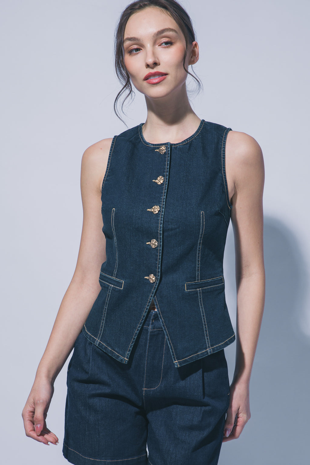 Women's Classic Crew-Neck Denim Vest - Stylish Sleeveless Jean Jacket