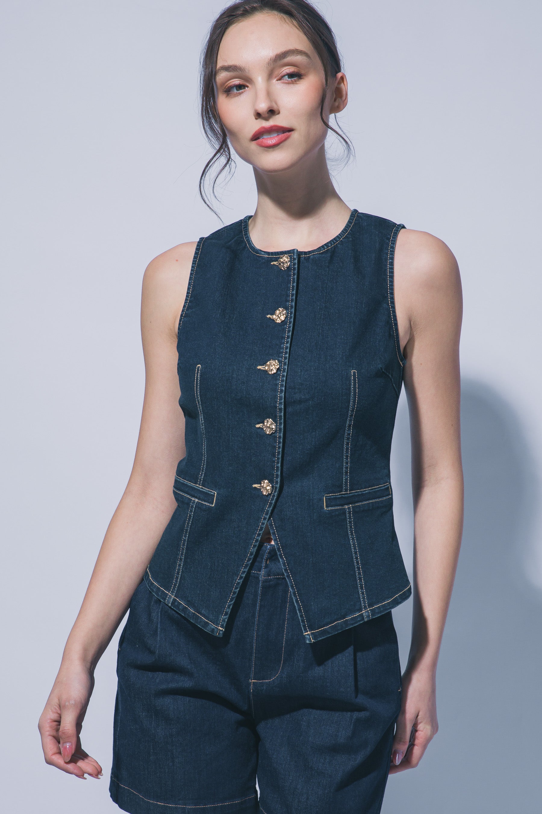Women's Classic Crew-Neck Denim Vest - Stylish Sleeveless Jean Jacket