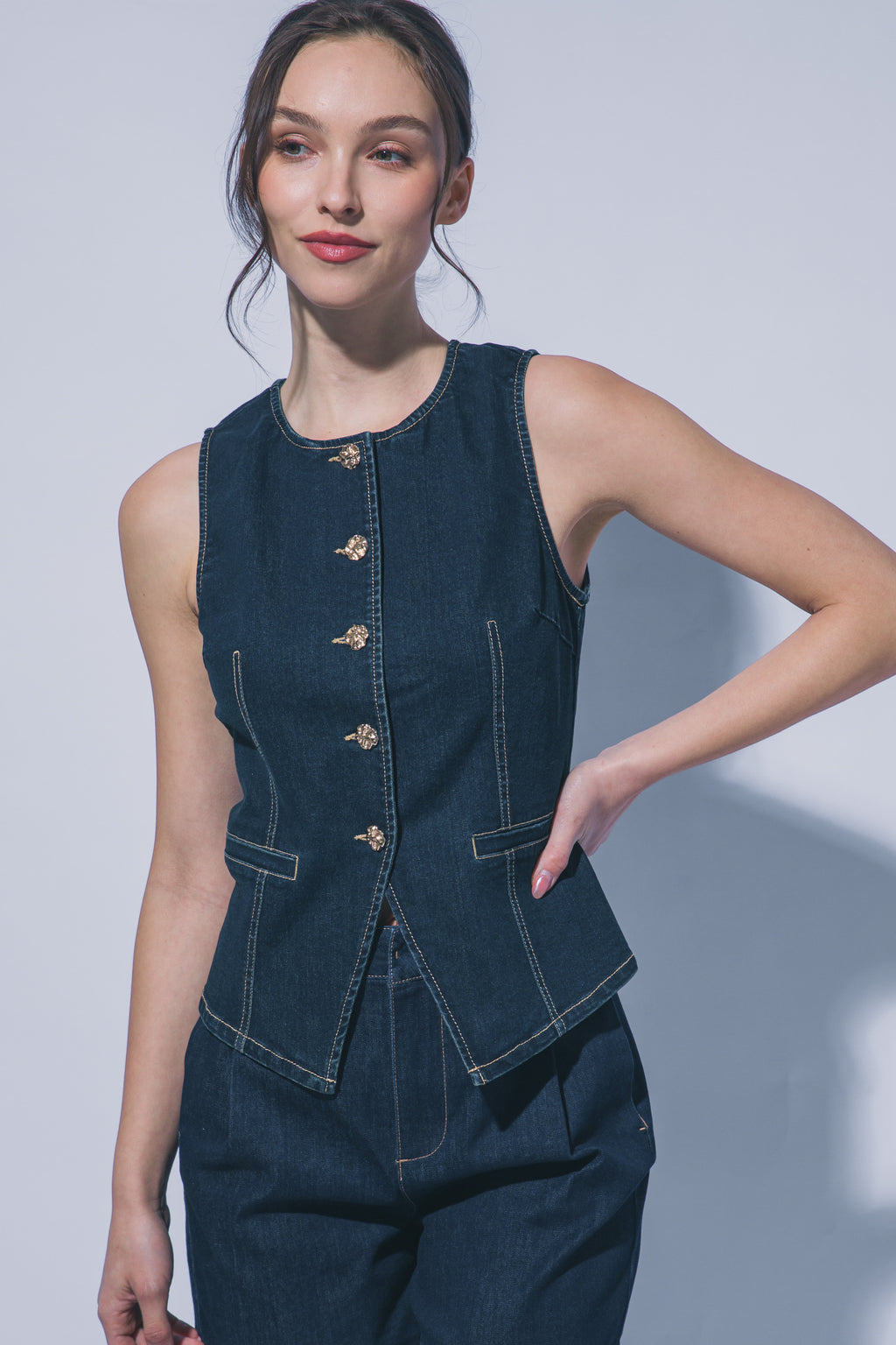 Women's Classic Crew-Neck Denim Vest - Stylish Sleeveless Jean Jacket