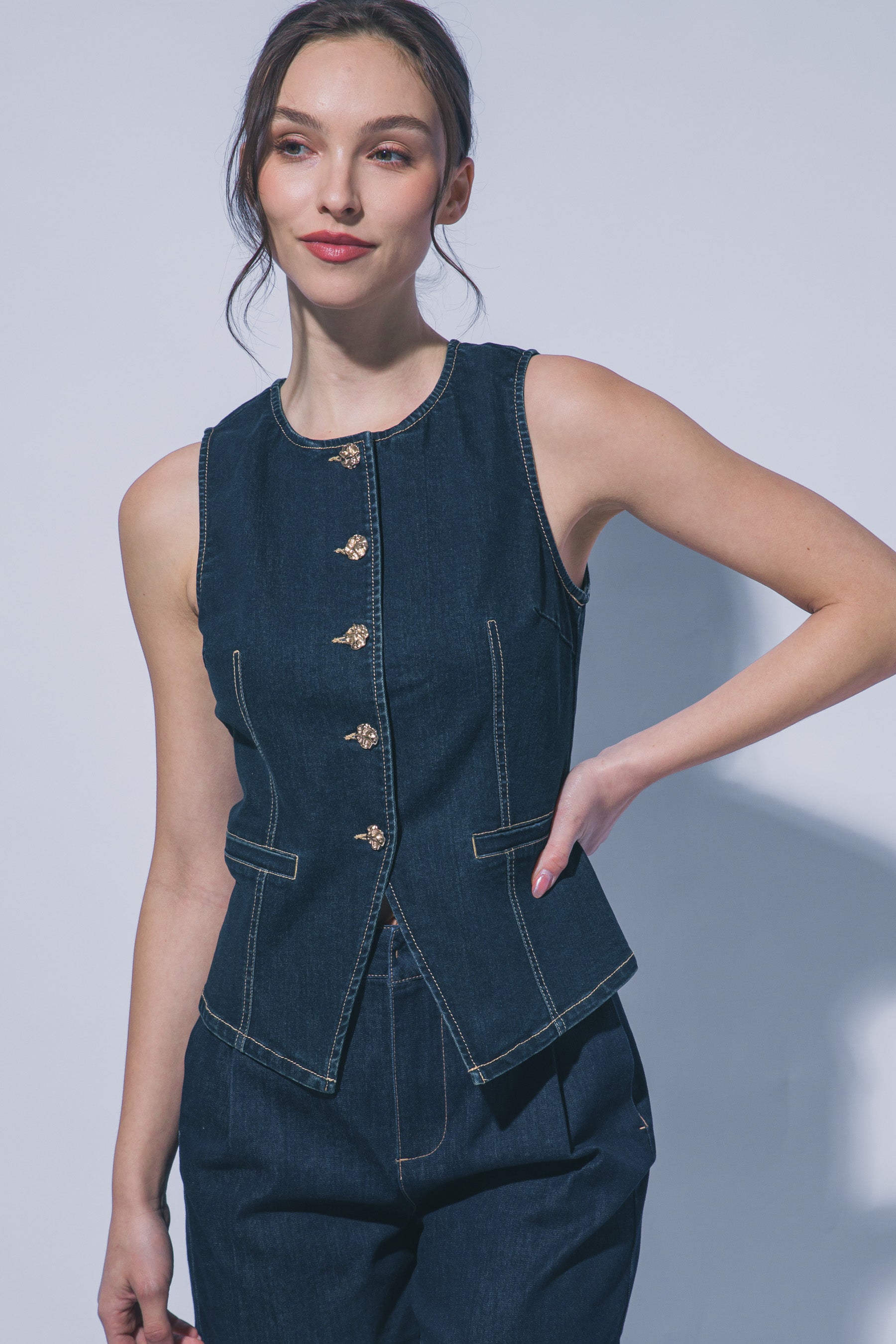Women's Classic Crew-Neck Denim Vest - Stylish Sleeveless Jean Jacket