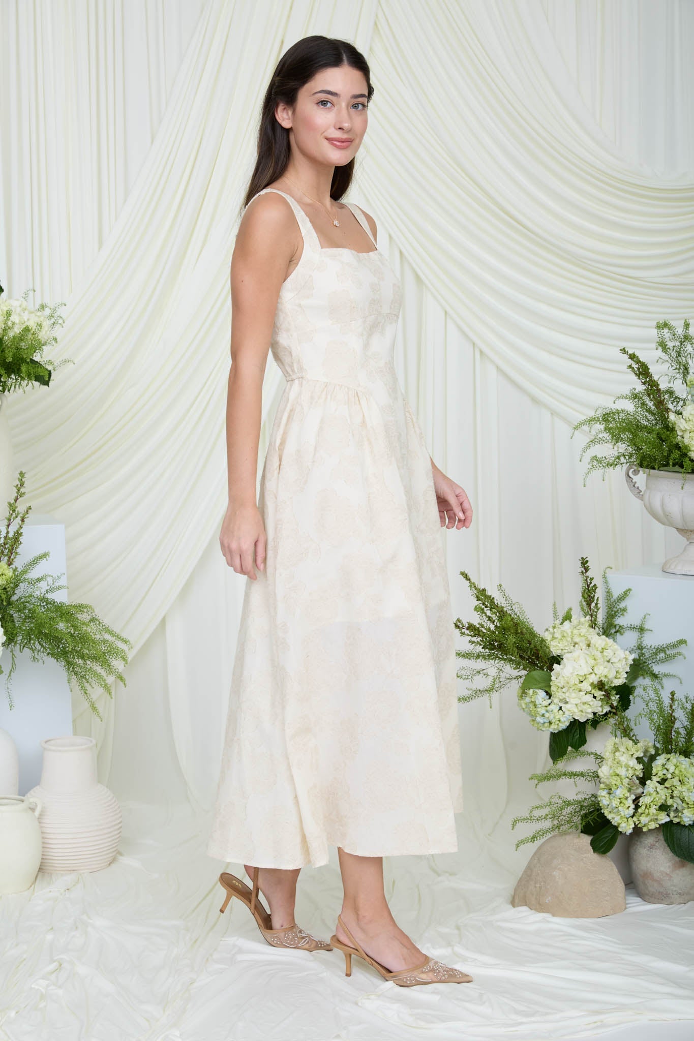 Floral Jacquard Sleeveless Midi Dress - Elegant Summer A-Line Occasion Wear