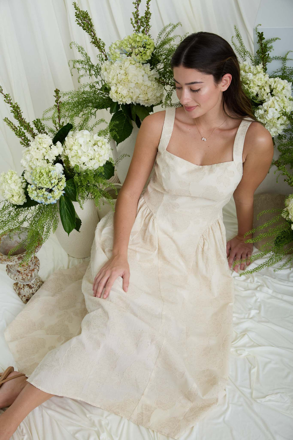 Floral Jacquard Sleeveless Midi Dress - Elegant Summer A-Line Occasion Wear