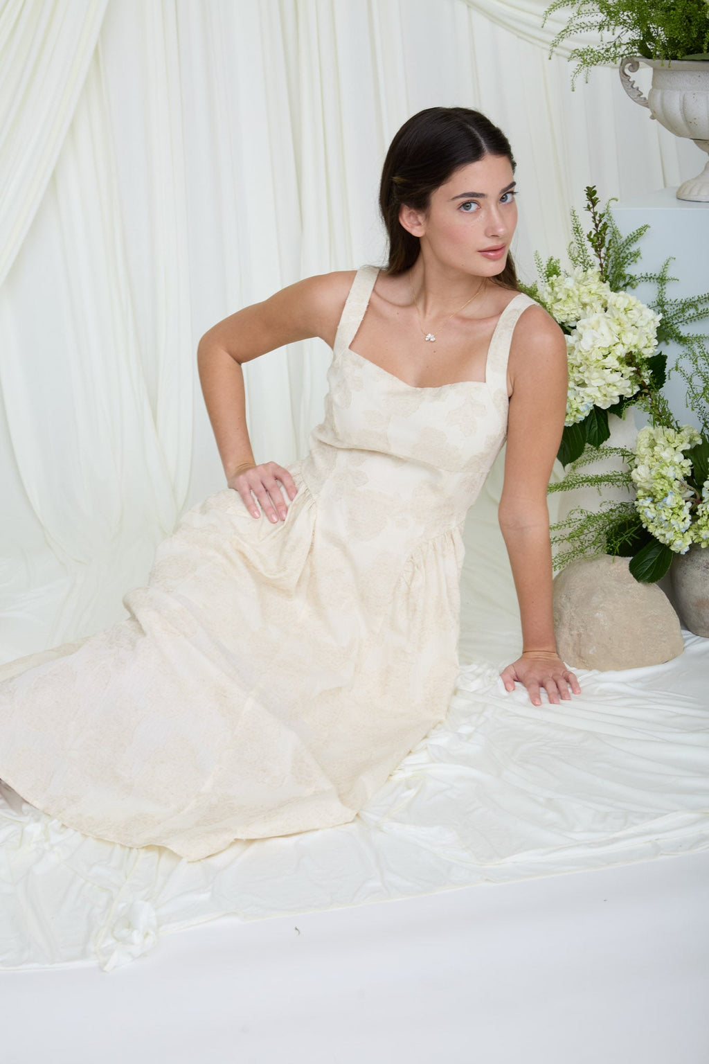 Floral Jacquard Sleeveless Midi Dress - Elegant Summer A-Line Occasion Wear