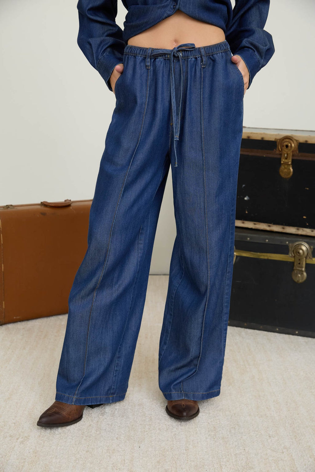 FRONT SEAM DETAIL DRAWSTRING DENIM PANTS