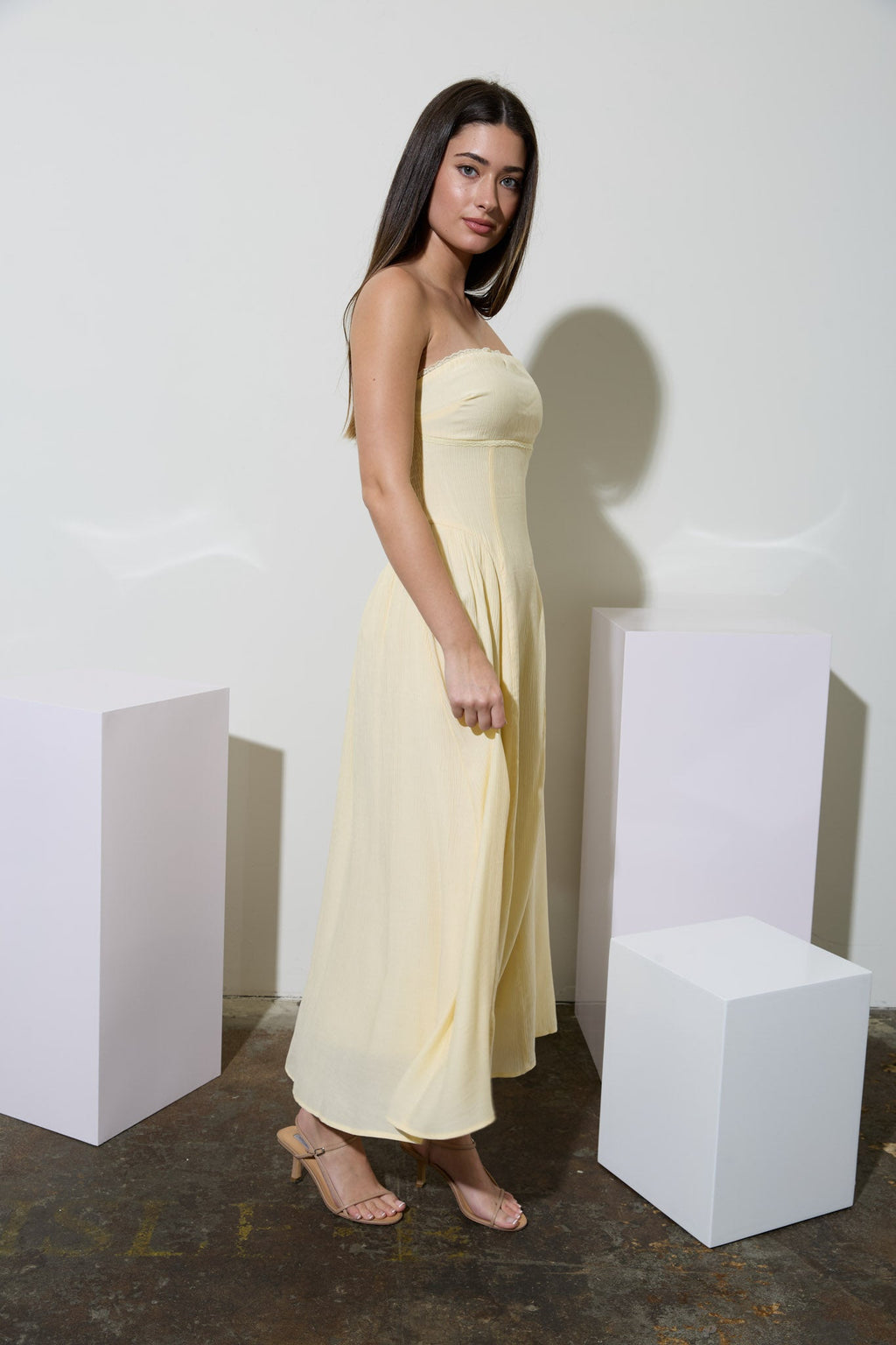 Elegant Strapless Lace Trim Midi Dress - Gathered Detail Bodycon Summer Party Dress