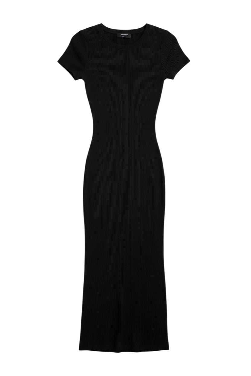 Yanet Collection Shop black ribbed maxi dress with short sleeves and a form-fitting silhouette.